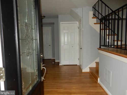 6842 Blue Star Dr, Mc Lean VA  22101-5401 exterior