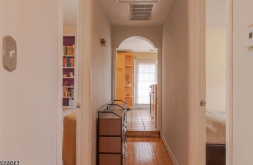 125 Chestnut St, Bridgewater NJ  08807-2724 exterior