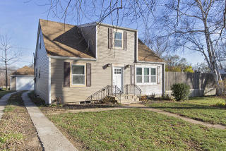 318 Glenwood Ave, Volo, IL 60051-8833