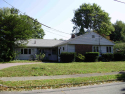 21 Mosman St, Newton, MA 02465-1303