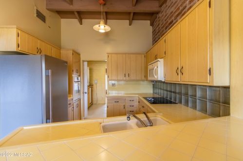 3380 Arroyo Chico, Tucson AZ  85716-5813 exterior