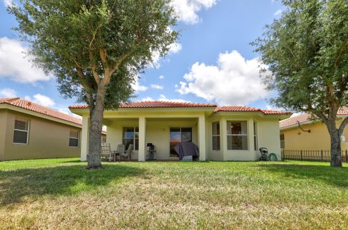 1839 Jamesport Dr, Fort Pierce FL 34953-4599 exterior