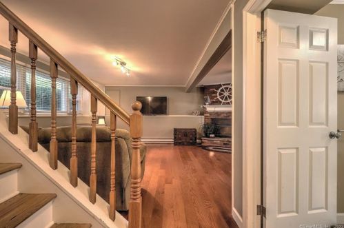 44 Selma Ave, Derby CT 06418-2230 exterior