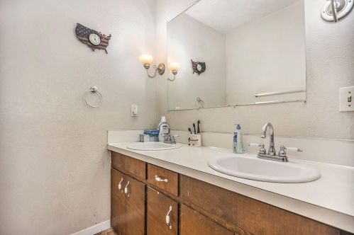 942 Amity Ave, Meskegon MI 49442-2118 exterior