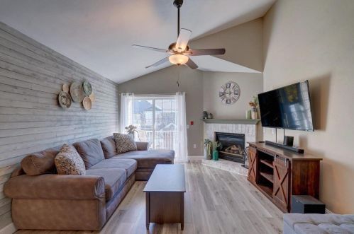 3282 Stonecreek Dr, Madison WI 53719-5250 exterior