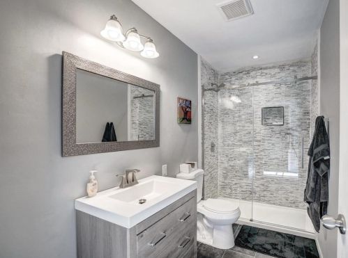 627 Dayton St, Madison WI  53703-2335 exterior