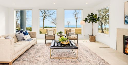 7481 Beach Dr, Milwaukee, WI 53217-3663