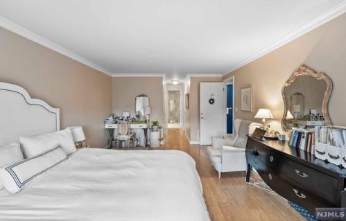 305 Williams Ct, Edgewater NJ 07020-1613 exterior