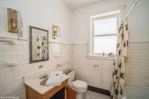 6829 Paxton Ave, Chicago IL 60649-3212 exterior