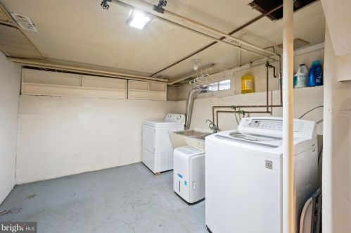 16 Masonic View Ave, Alexandria VA  22301-2204 exterior