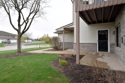 4967 Maple Leaf Cir, Milwaukee WI 53220-2780 exterior