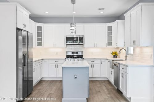 28 Twain Ave, Old Bridge NJ  08857-2110 exterior