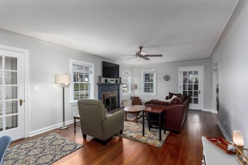 945 Eleanor St, Grand Rapids MI 49505-4305 exterior