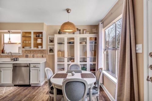 8600 Bisbee Ct, Austin TX 78745-8060 exterior