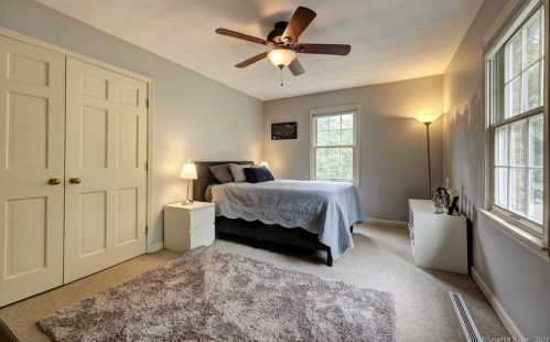 55 Mtn Brk Rd, North Haven CT 06473-1019 exterior