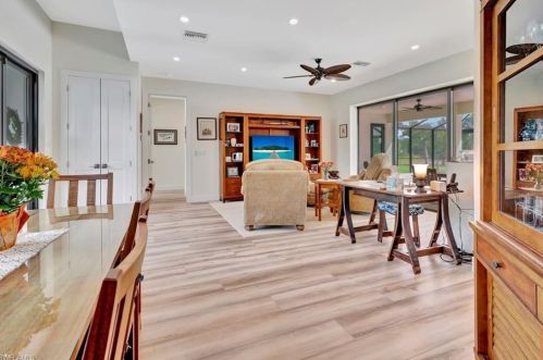 870 8 St, Naples FL 34120-0411 exterior