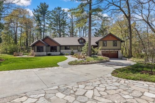 9701 Lake Dr, Milwaukee, WI 53217-6103