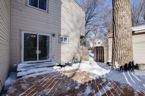 1522 Aspen Dr, Saint Paul MN 55122-1305 exterior