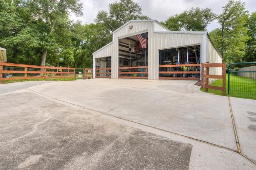 1113 Southwood Dr, Huntsville TX 77340-2452 exterior