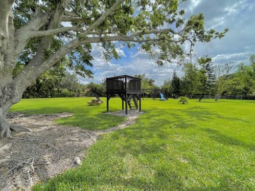 3410 Timberwood Cir, Naples FL 34105-5635 exterior