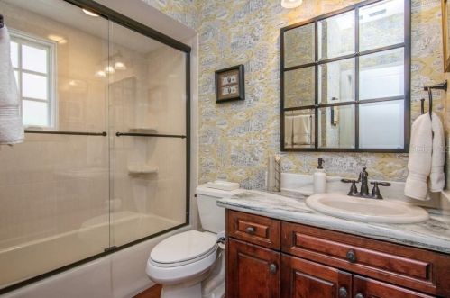 4949 Bayshore Blvd, Tampa FL 33611-3851 exterior