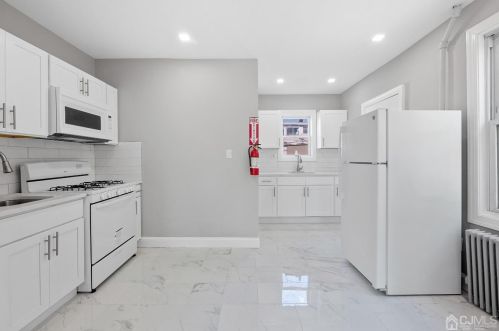 484 Compton Ave, Perth Amboy NJ  08861-3039 exterior