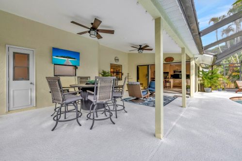 2332 Gillette Ave, Fort Pierce FL  34952-7432 exterior