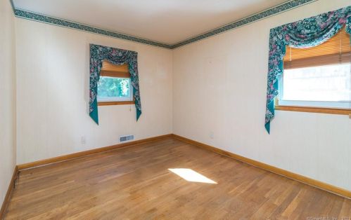 8 Cross St, Greenwich CT 06831-5006 exterior