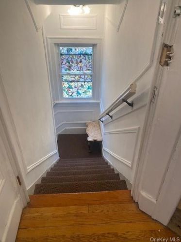 1315 Pelham Pkwy, Bronx NY  10469-5808 exterior