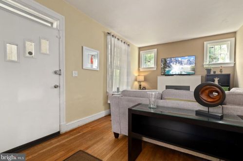 2728 30th St, Washington, DC 20020-3102