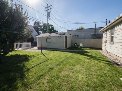 6421 Lincoln Ave, Milwaukee, WI 53219-2042