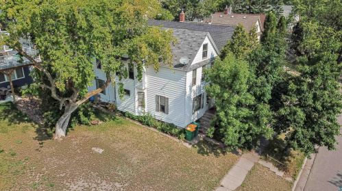 705 6th St, Duluth, MN 55805-3818