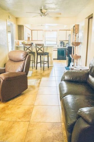 2101 52 Ln, Naples FL 34116-6831 exterior