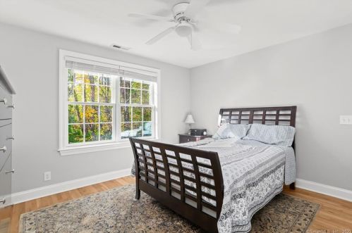 8 Gdn Ln, Westport CT 06880-5316 exterior