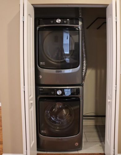 559 37th St, Chicago IL 60609-1063 exterior