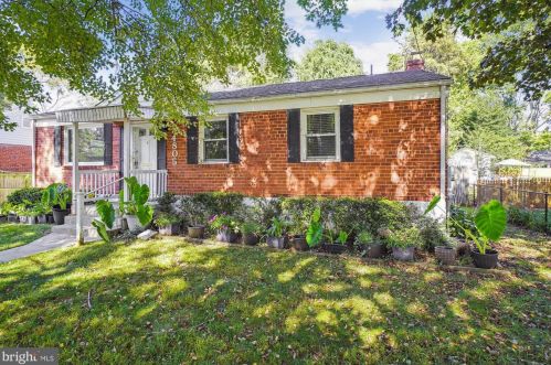 4805 Topping Rd, Rockville, MD 20852-2327