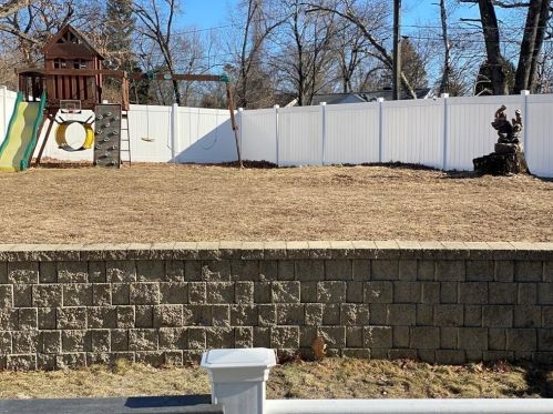 231 Pondview Dr, Springfield MA 01118-1150 exterior