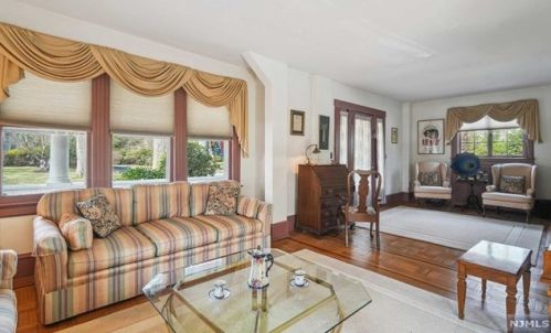 137 Haworth Dr, Haworth NJ 07641-1540 exterior