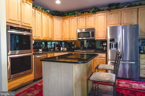 711 Hawkins Way, Alexandria VA  22314-6201 exterior