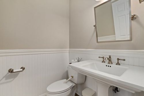 828 Colfax Ave, Elmhurst IL 60126-4535 exterior