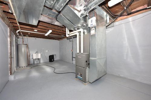 1908 Elmdale Ct, Milwaukee WI 53211-2342 exterior