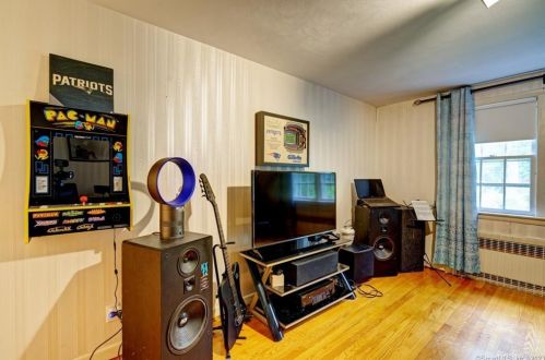 108 Hickory Hl Rd, New Britain CT 06052-1009 exterior