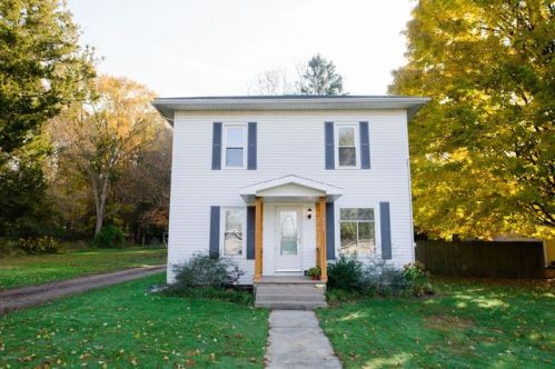 438 Wright St, Jonesville MI  49250-1057 exterior