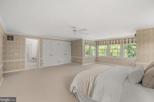 10017 Carmelita Dr, Rockville MD 20854-4247 exterior