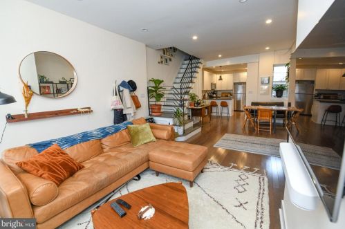 2203 Cumberland St, Philadelphia PA 19125-1732 exterior