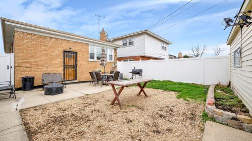 8243 Francisco Ave, Chicago IL 60645-4302 exterior