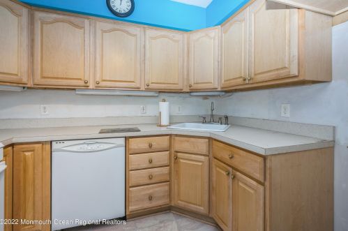 14 Roosevelt Ave, Morganville NJ 07751-9724 exterior