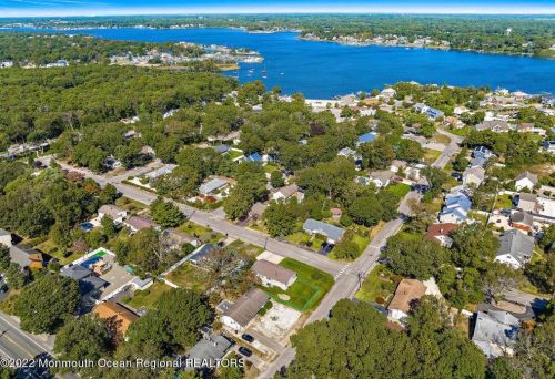 19 Glenwood Dr, Berkeley Township NJ 08721 exterior