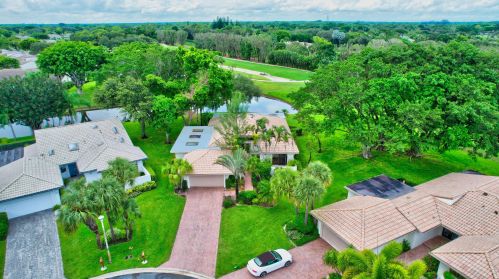 44 Hampshire Ln, Boynton Beach FL 33436-7414 exterior