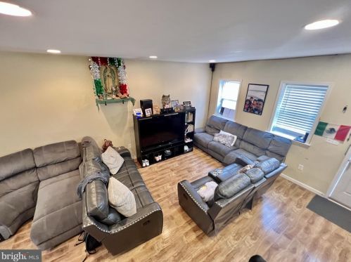 2011 6 St, Philadelphia PA 19122-1413 exterior